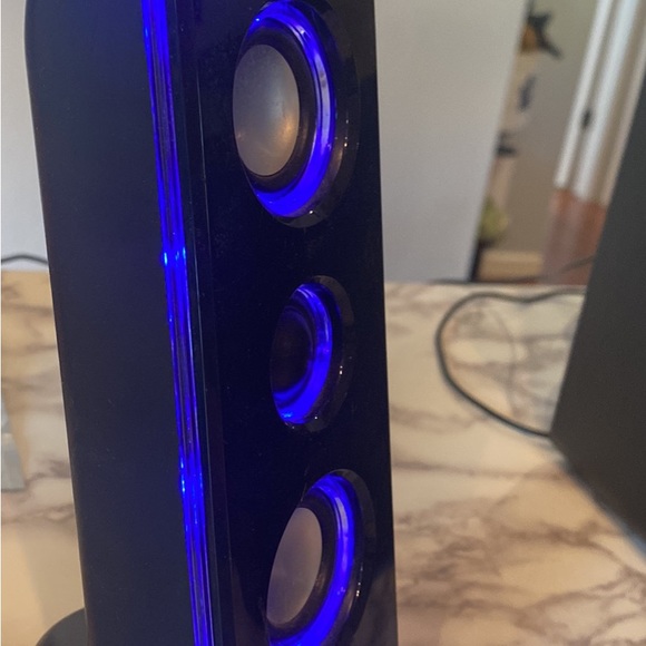 ILive Bluetooth Speaker System with two 9” speakers. - Picture 6 of 7